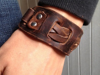 دستبند چرمی