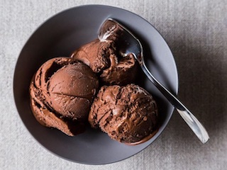 بستنی شکلاتی