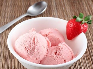 بستنی توت فرنگی