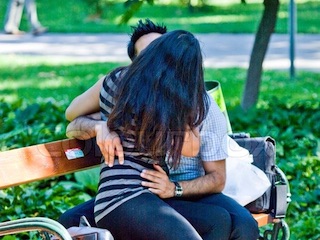 بوسیدن عمومی