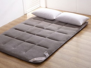 تشک روی زمین