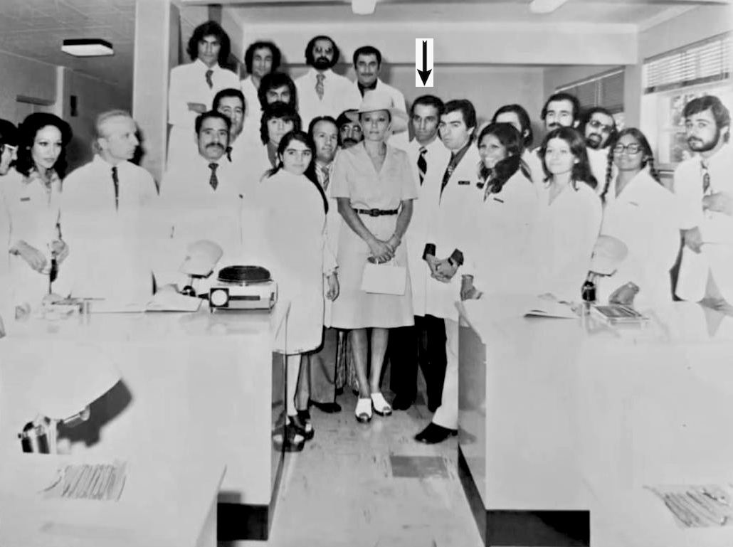 بازدید شهبانو فرح پهلوی از دانشکده دندانپزشکی شیراز به ریاست دکتر بهرام جاوید، ۱۳۵۳