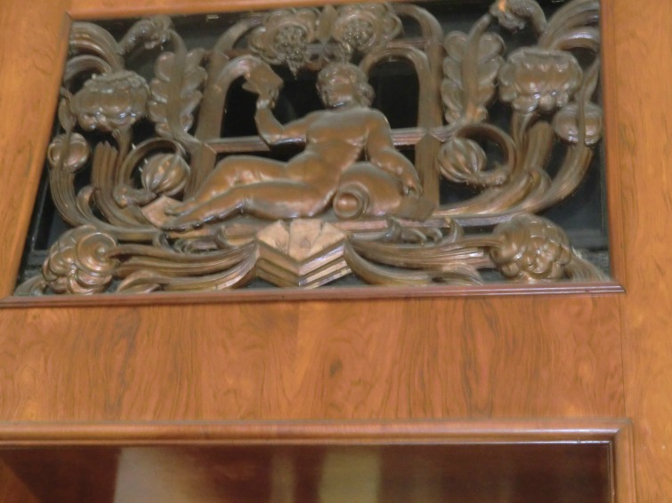 الهه موردِ علاقه من، عشق