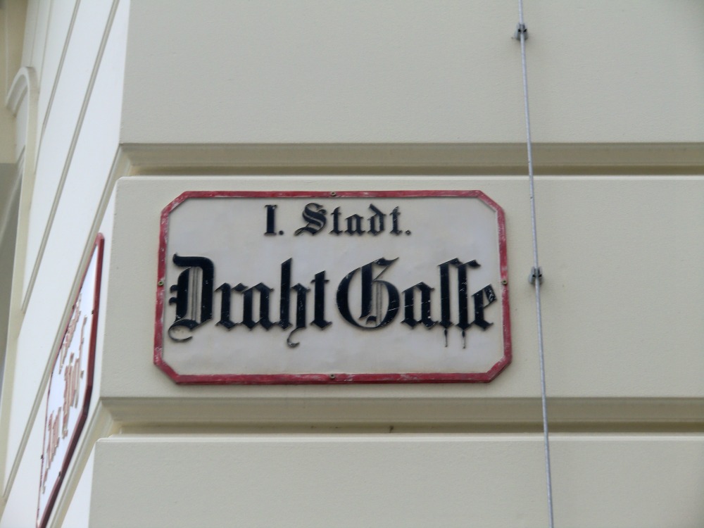 از اینجا محله یهودیها آغاز می شود